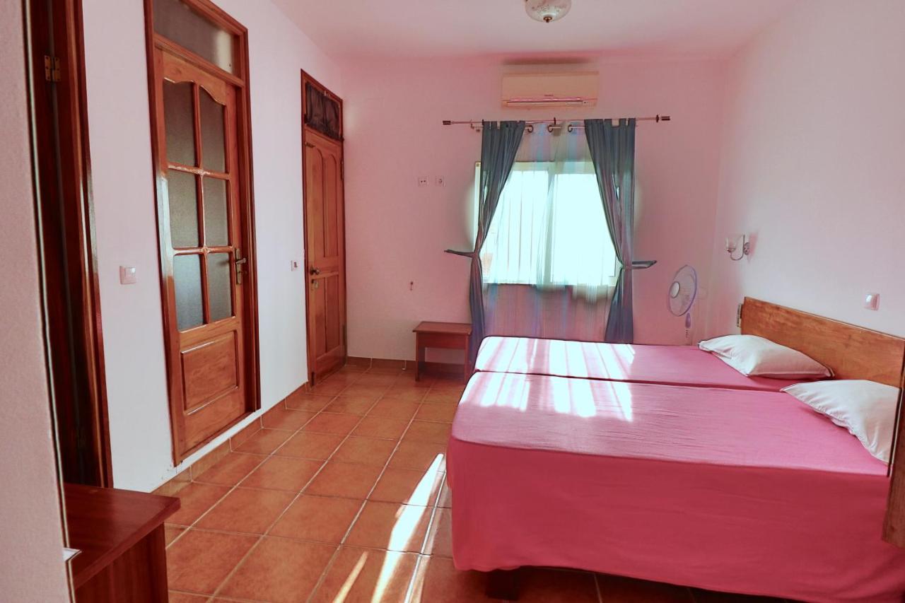 Residencial Che Guevara Bed & Breakfast Mindelo Buitenkant foto