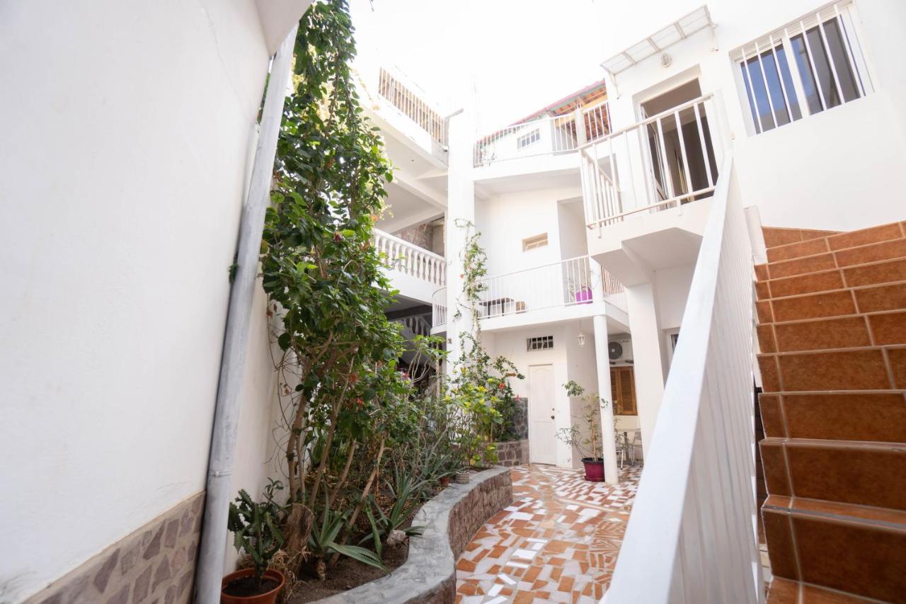 Residencial Che Guevara Bed & Breakfast Mindelo Buitenkant foto