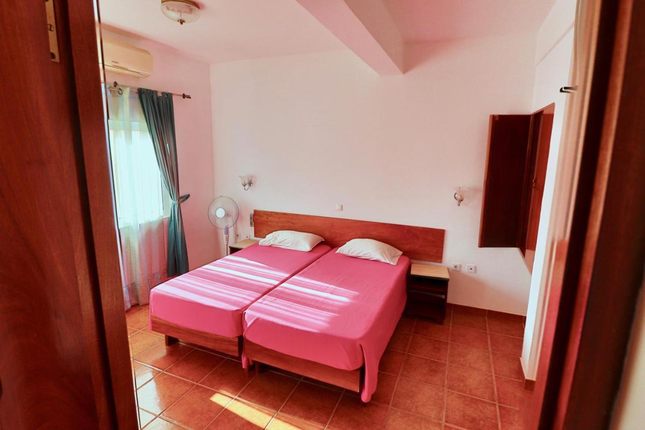Residencial Che Guevara Bed & Breakfast Mindelo Buitenkant foto