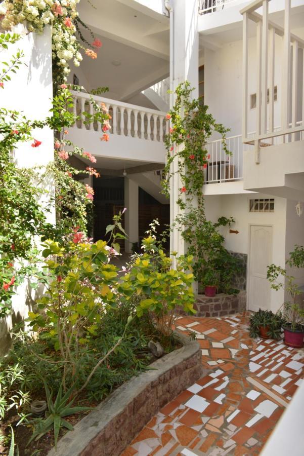 Residencial Che Guevara Bed & Breakfast Mindelo Buitenkant foto